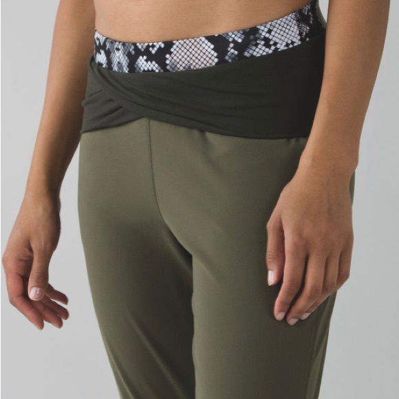 Lululemon Sunset Salutation Crop Fatigue Green Ziggy Snake Butter Pink &… - Picture 5 of 12